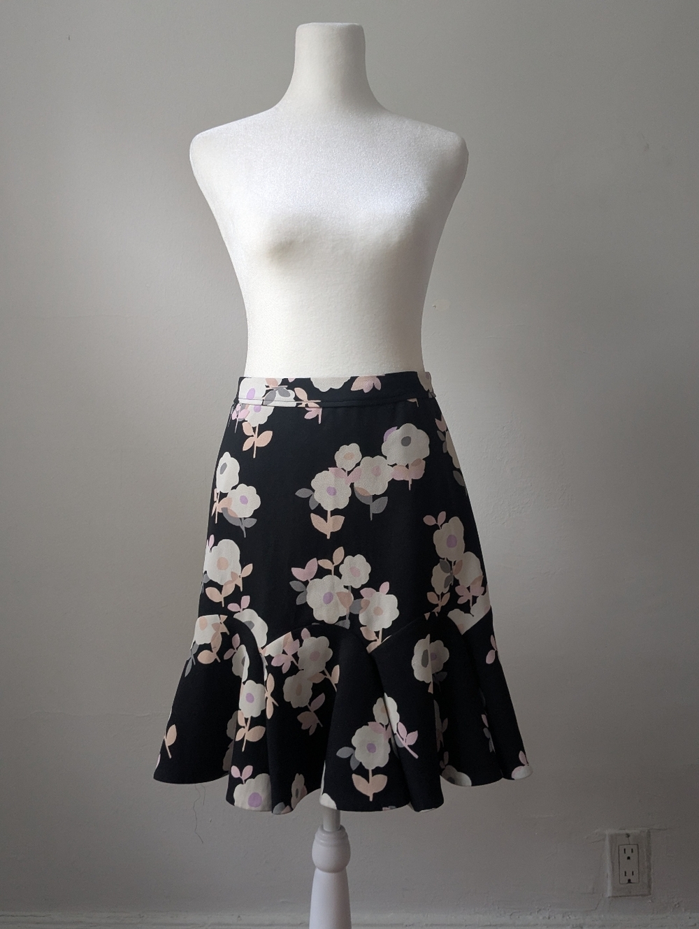 Kate Spade Rules Floral Skirt In Black And Multicolor Size 2 - Picture 2 of 7